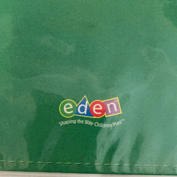 Madeline International Traveler Scrapbook - Picture 4 of 4